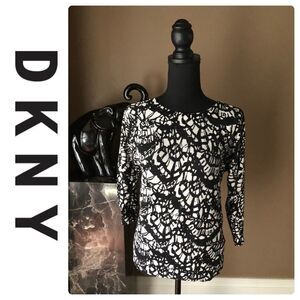 DKNY Black and white sweater with 3/4 sleeve